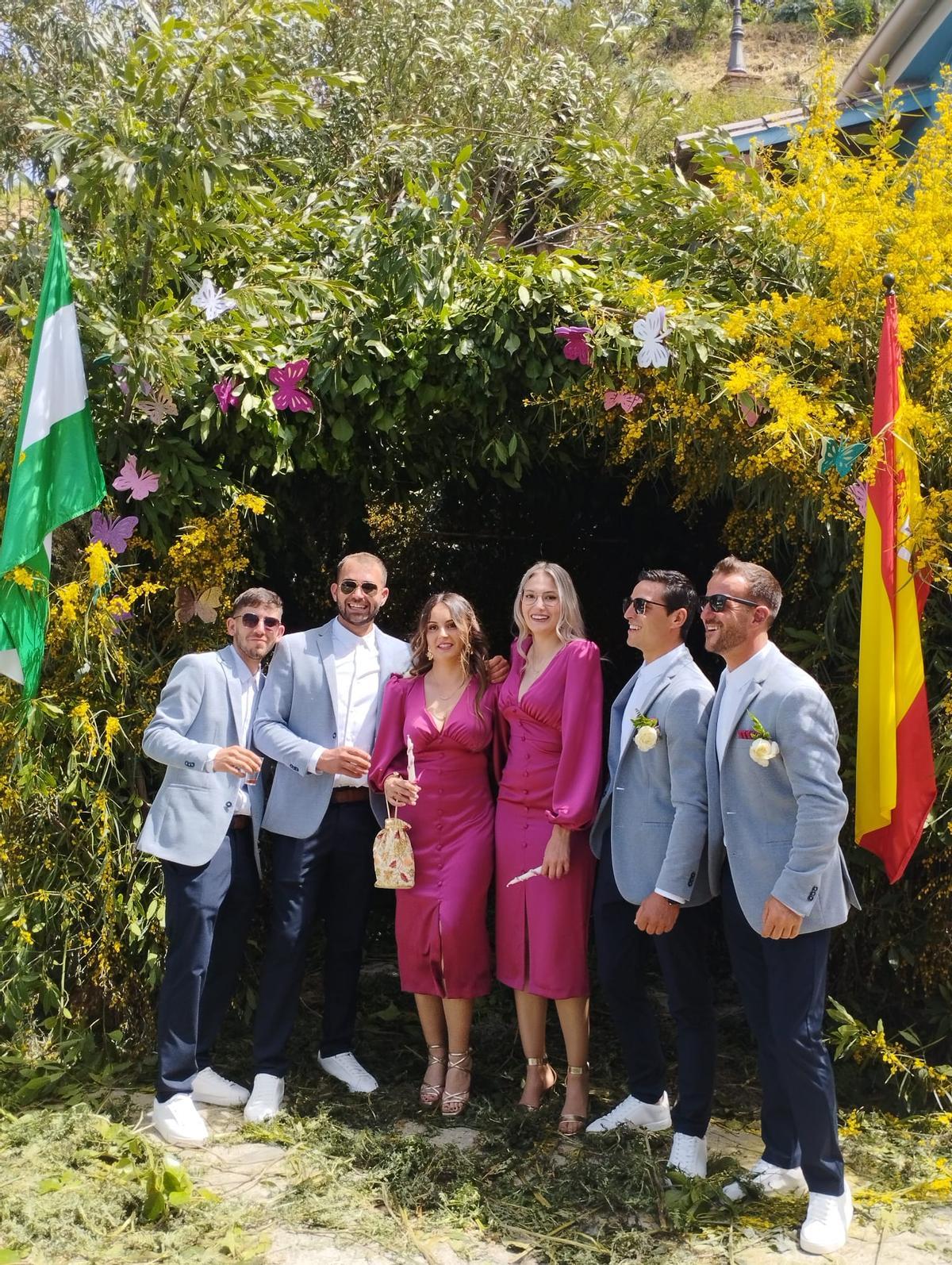 Mayordomos salientes en 2023 de la tradición del Huerto, en Júzcar