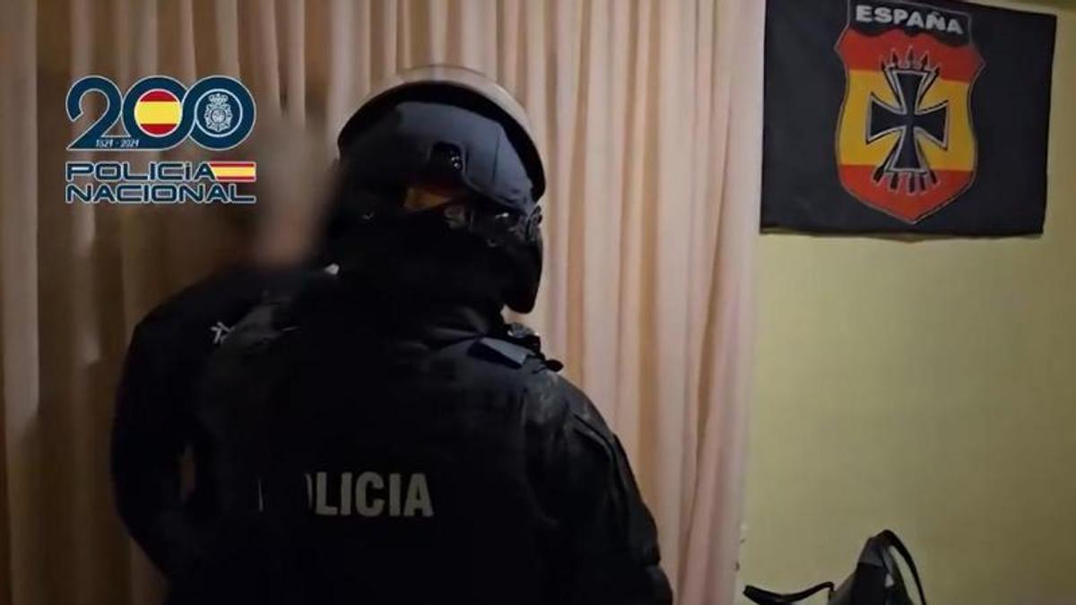 Momento de la operación policial contra The Base en Castellón, en noviembre de 2025