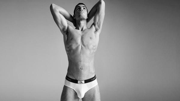 Carlos Alcaraz Calvin Klein: Carlos Alcaraz sube la temperatura y muestra  su lado más 'sexy' como nueva imagen de Calvin Klein