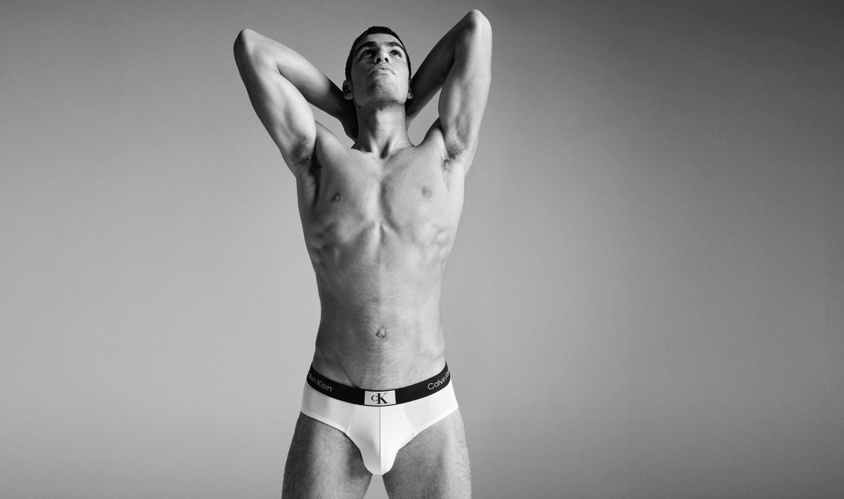 Carlos Alcaraz, en una de las imágenes que conforman la sesión de fotos de Calvin Klein.