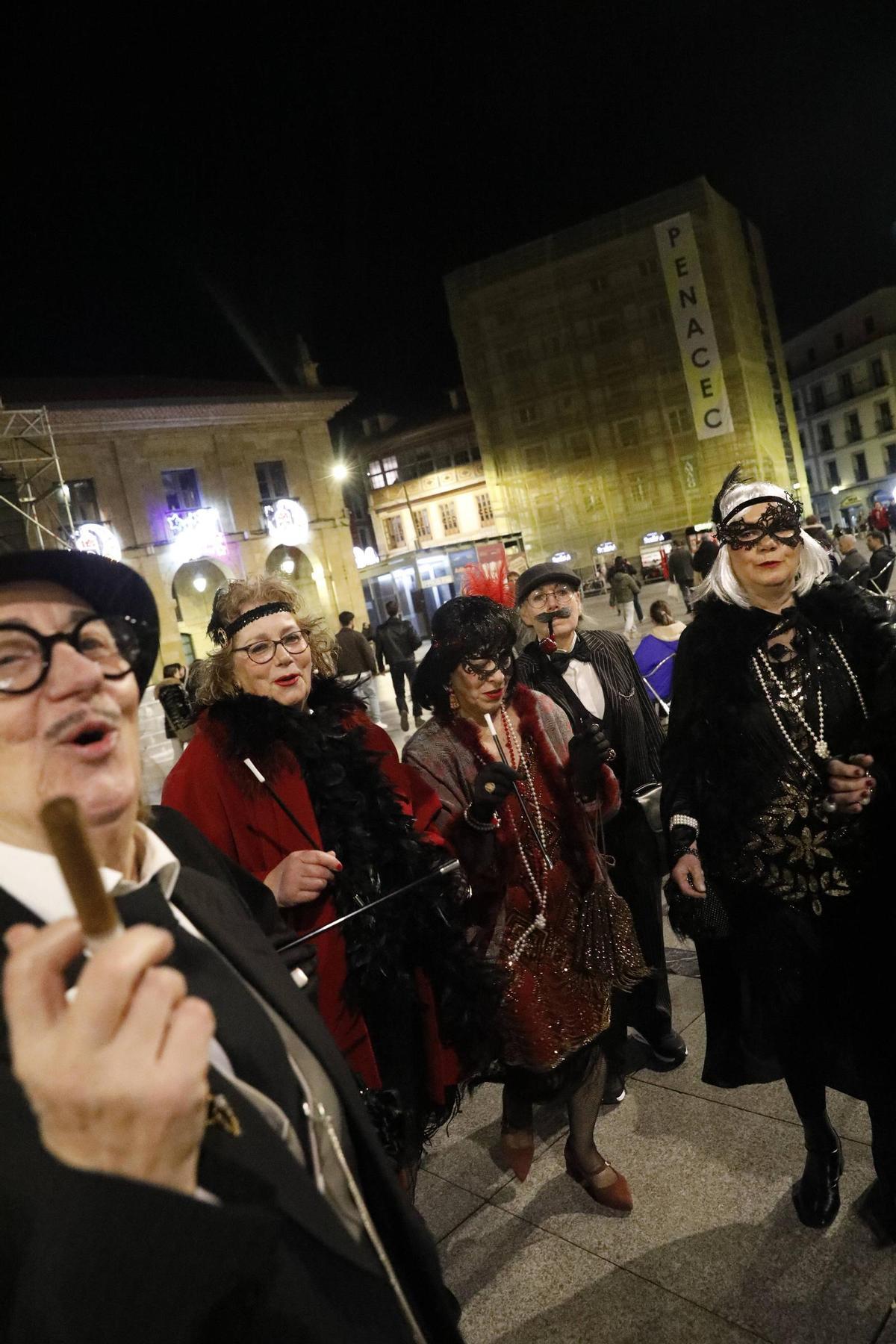 EN IMÁGENES: Las Comadres de Avilés sacan la fiesta a la calle