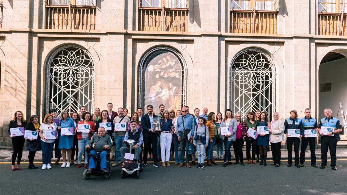 Una foto grupal de los colectivos que participaron en el acto de este martes.