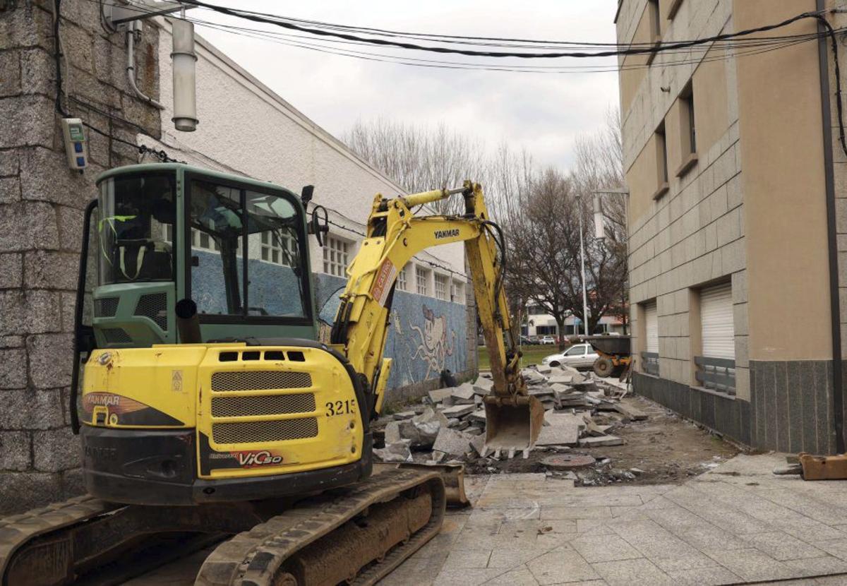 Las excavadoras comenzaron ayer a trabajar en la zona. | NOÉ PARGA