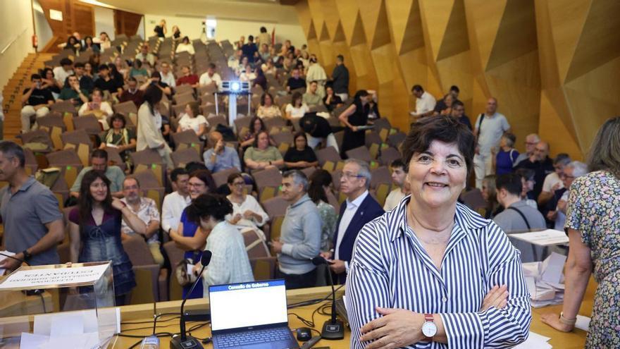 Carmen García Mateo preside su primer Claustro: «Da gusto ver esta sala ateigada, espero que sexa a tónica xeral»