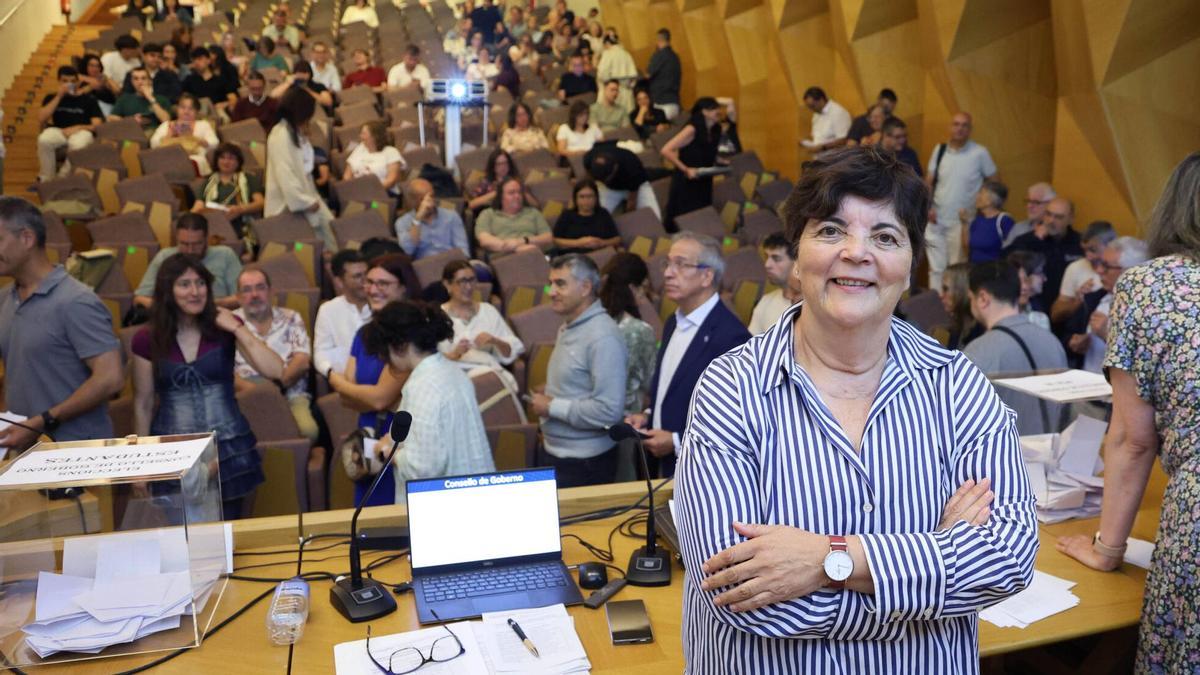 La rectora Carmen García Mateo, durante la sesión extraordinaria del Claustro.