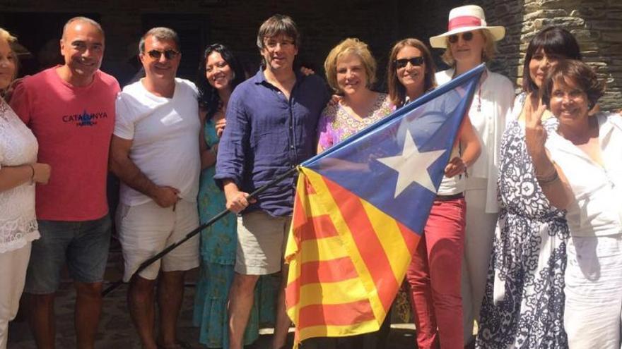 La festa de Rahola i Laporta a Cadaqués on Puigdemont va acabar tocant la guitarra