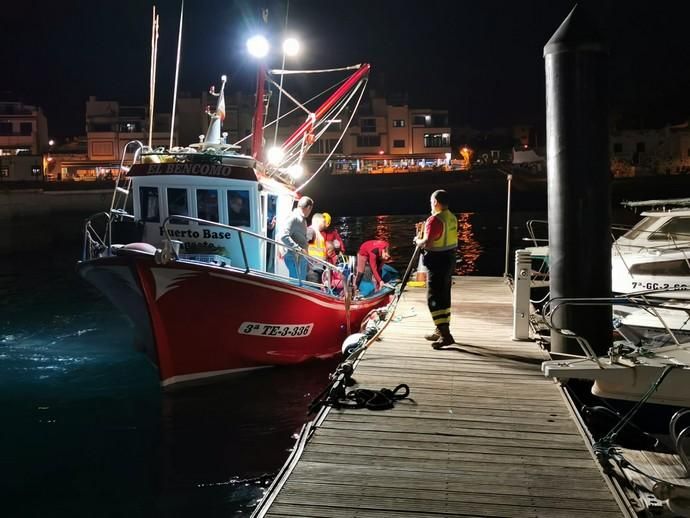 Búsqueda de un hombre en la playa de Guayedra