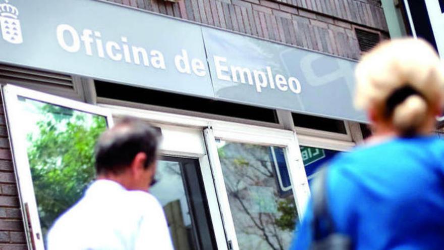 El paro en Canarias baja un 1,63% en junio, con 3.358 desempleados menos