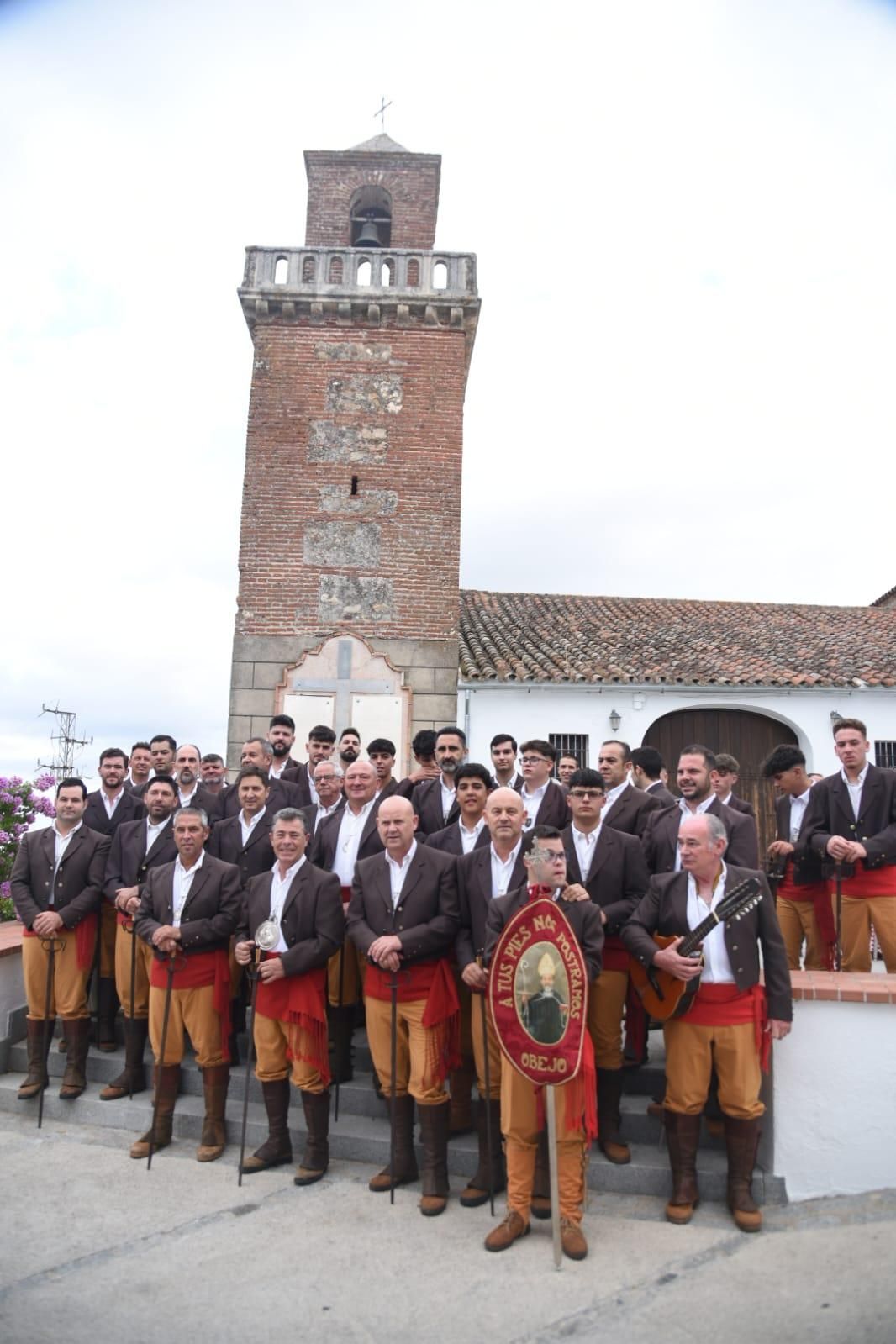 Obejo celebra su tradicional danza de las espadas en honor de San Benito