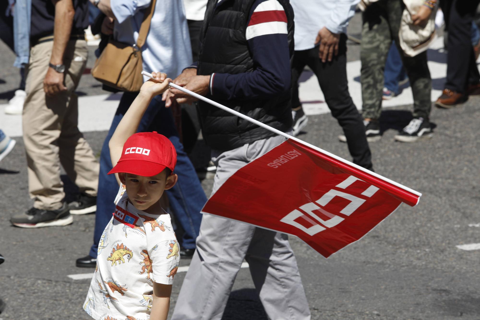 EN IMÁGENES: Los sindicatos asturianos se lanzan a la calle en el Primero de Mayo: "O subida de salarios o bronca en las calles"