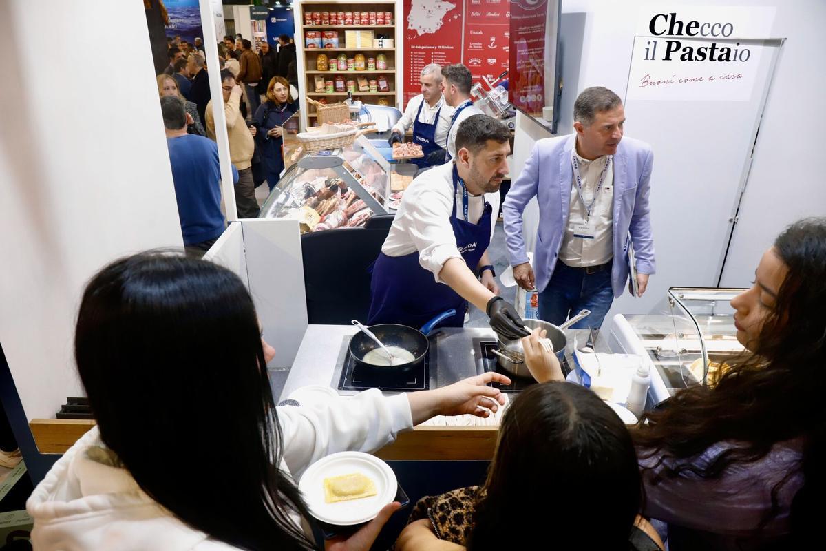 Imagen de la primera jornada del Salón de Innovación en Hostelería H&T de 2025