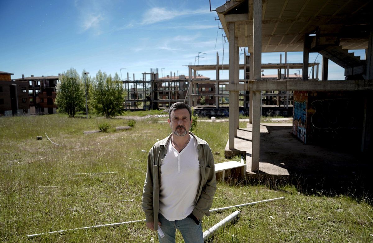 Reportaje sobre la urbanización fantasma en Buniel con su alcalde, Jesús Díez.