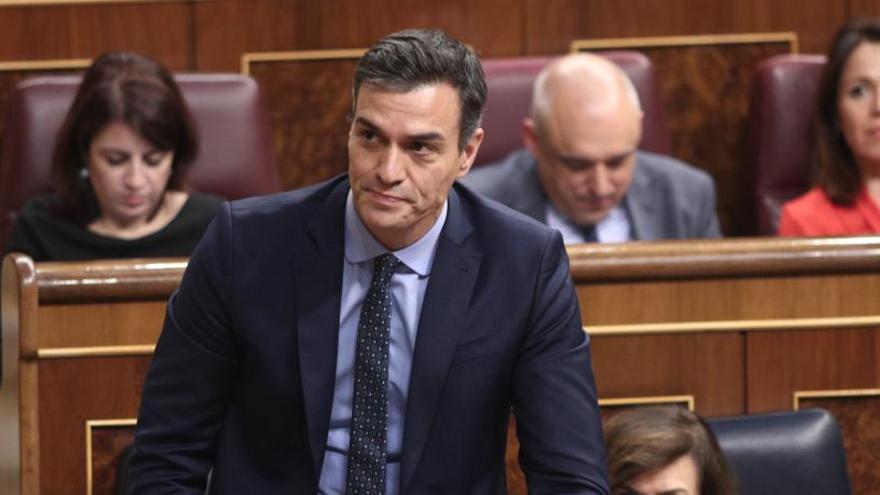 Pedro Sánchez jura acatar la Constitución.