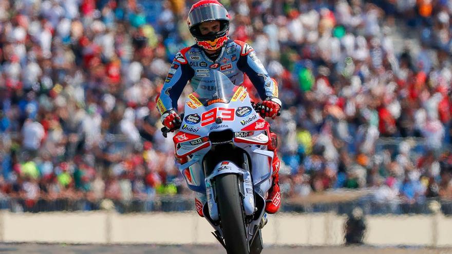 Los hermanos Márquez la lían en el primer día del GP de Australia
