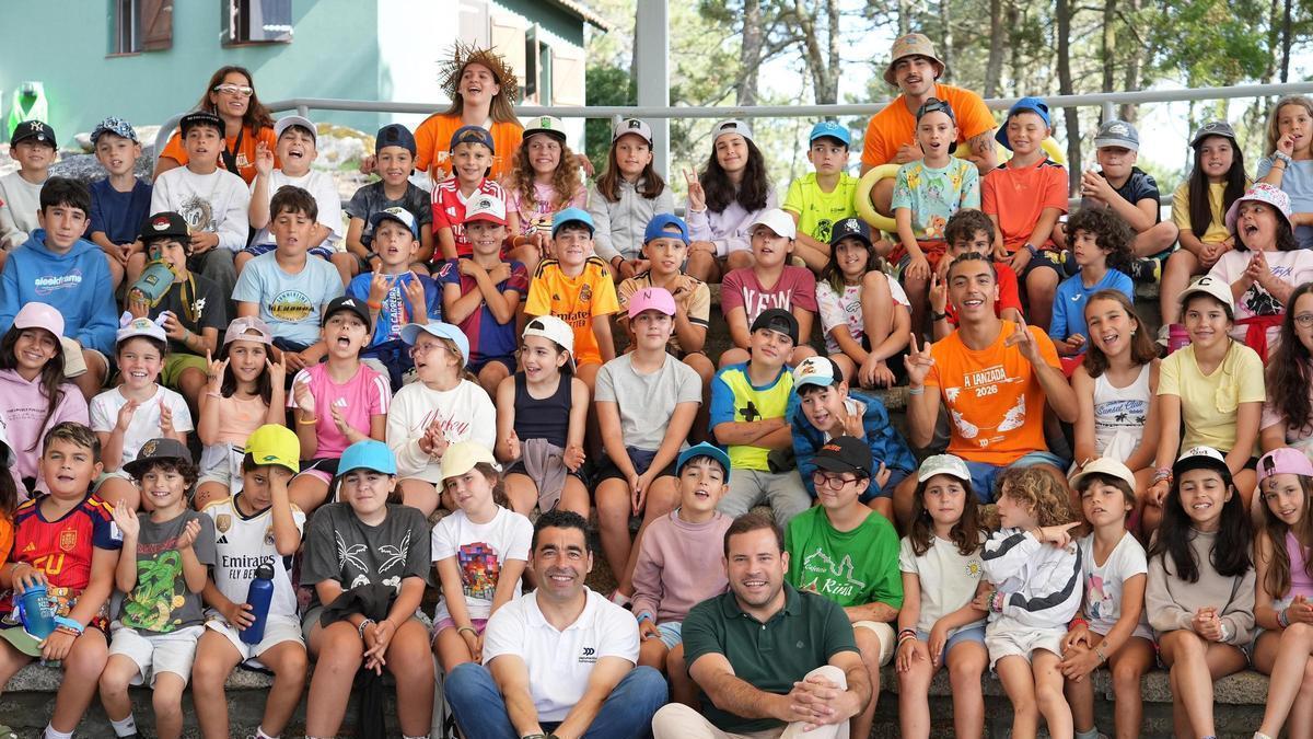 El presidente de la Diputación y los niños del primer turno, finalizado hoy.