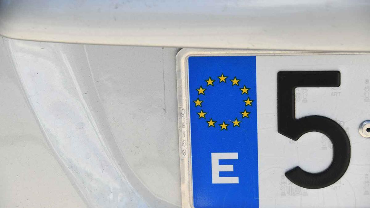 Cambios en las matrículas de coche en 2026: el significado de la "P" que van a llevar los coches nuevos