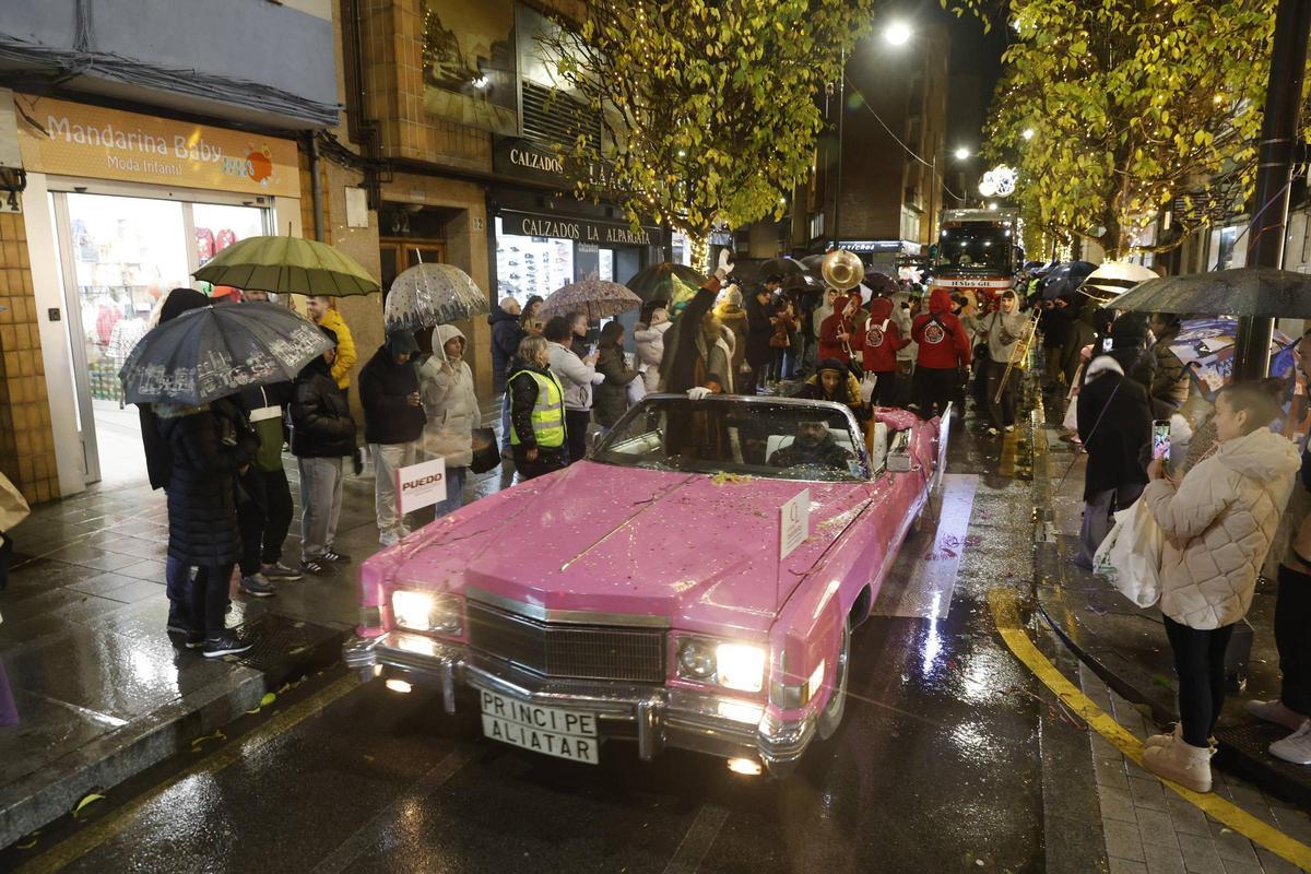 La cabalgata de Reyes en la zona oeste de Gijón, en imágenes