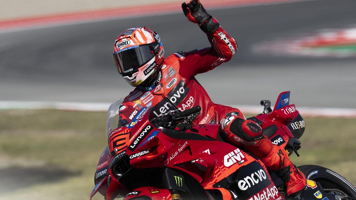 Marc Márquez aprovecha un error de Àlex para ampliar su racha