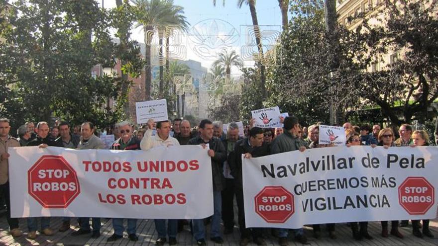 Los agricultores protestan por la oleada de robos en el campo extremeño y exigen soluciones