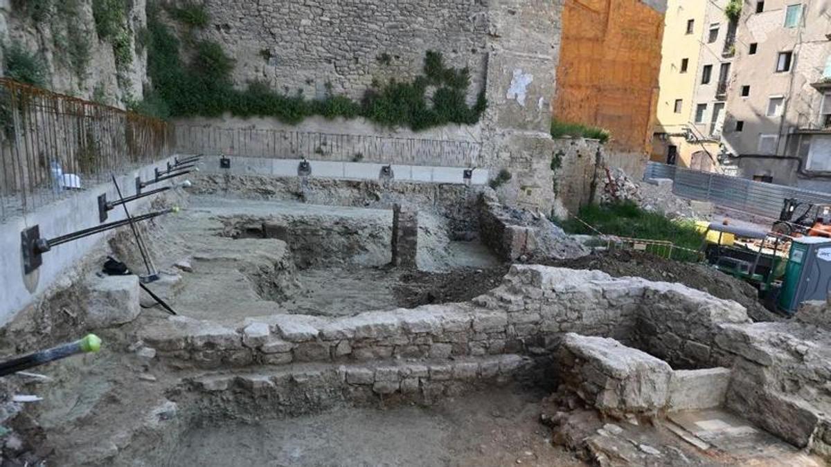 Aspecte de les excavacions fetes en la segona fase al solar de la futura delegació de la Generalitat