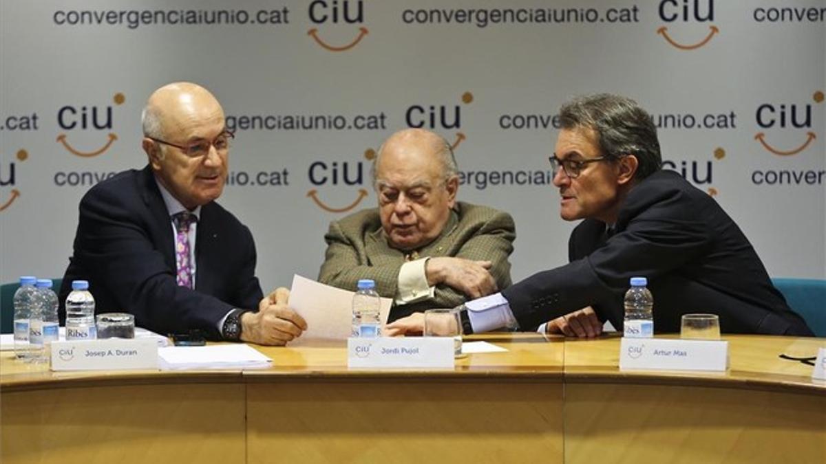 Duran, Pujol y Mas, en la reunión de la ejecutiva de CiU este lunes.
