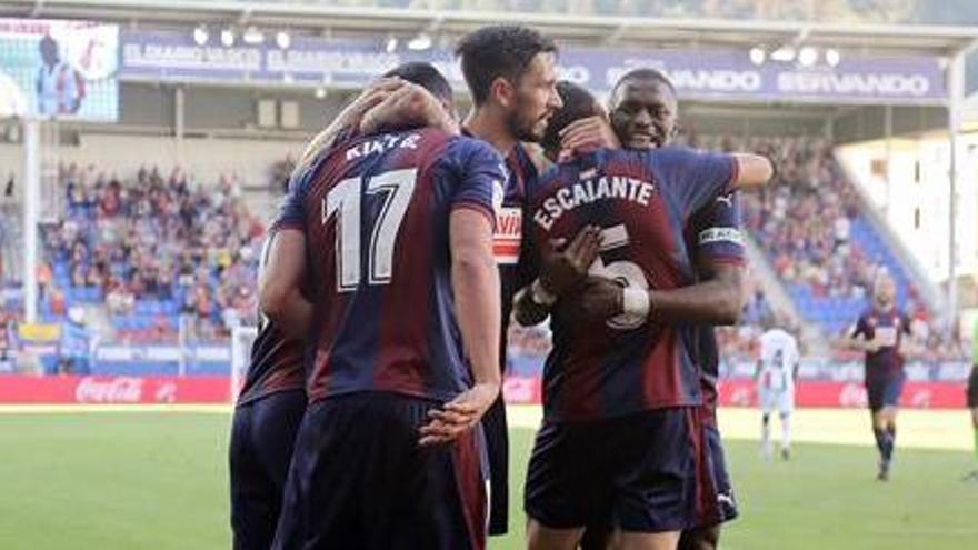 El Eibar celebra el gol de Kike García.