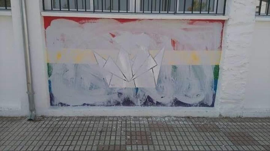 Denuncian actos vandálicos contra dos murales LGBTI en la localidad cacereña de Pizarro