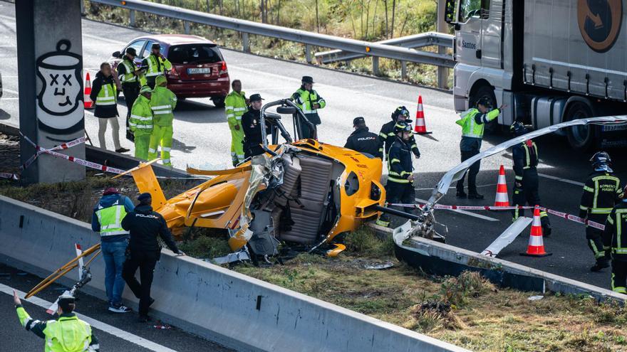 Hubschrauber stürzt über einer Autobahn in Madrid ab