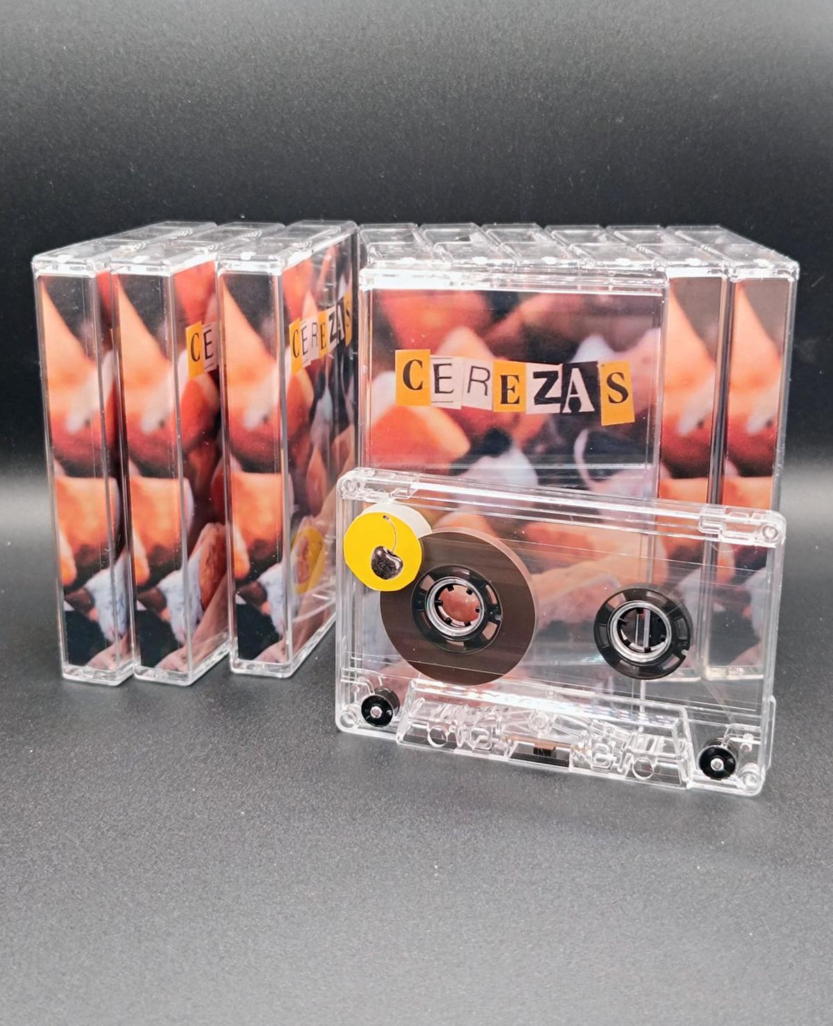 Cerezas es el proyecto personal de la bajista Andrea Calvo.