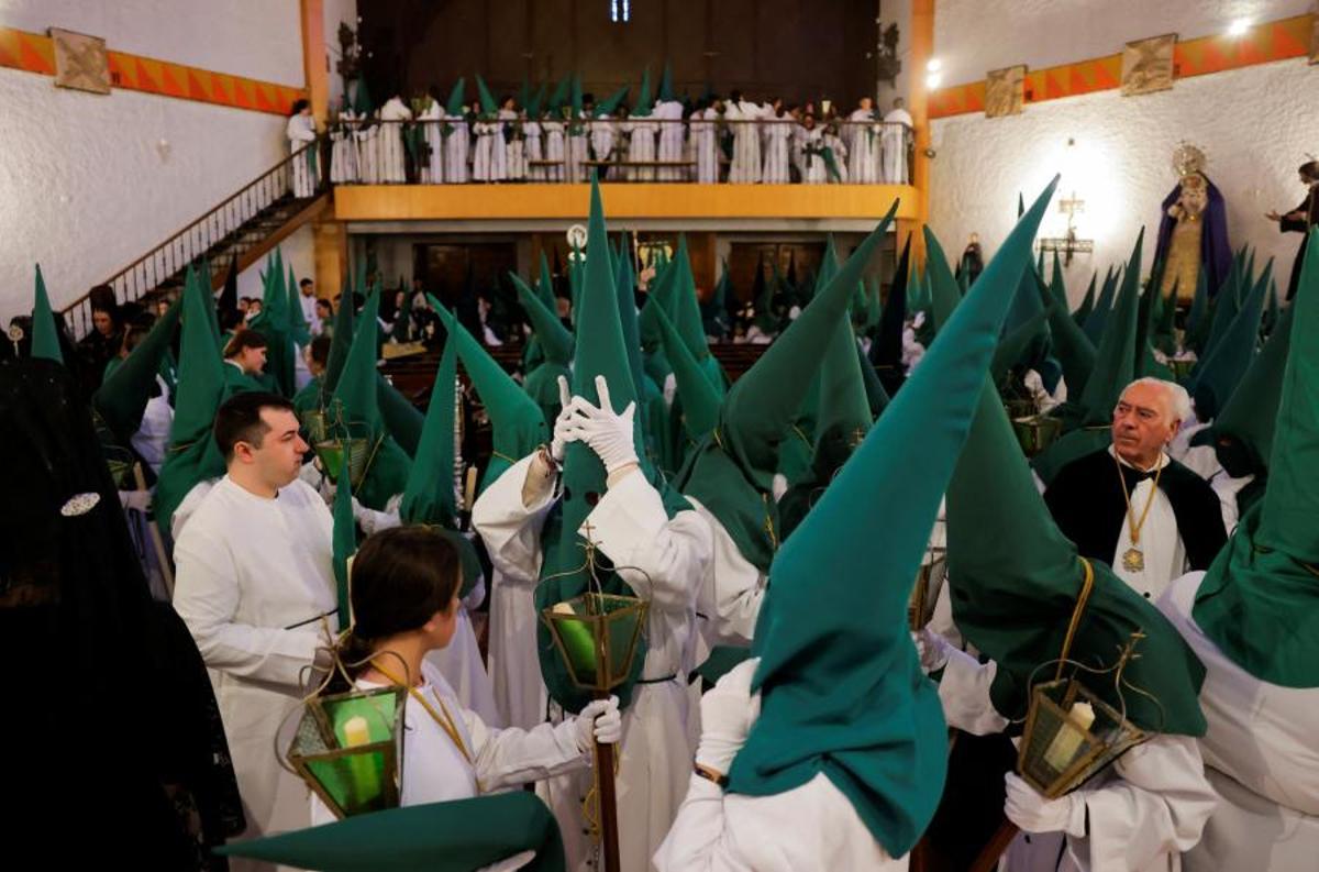 Procesión durante la Semana Santa en Ronda.