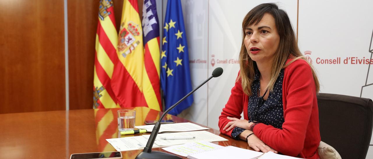 La exconsellera de Bienestar Social, Lydia Jurado, durante una rueda de prensa en el pasado mandato.