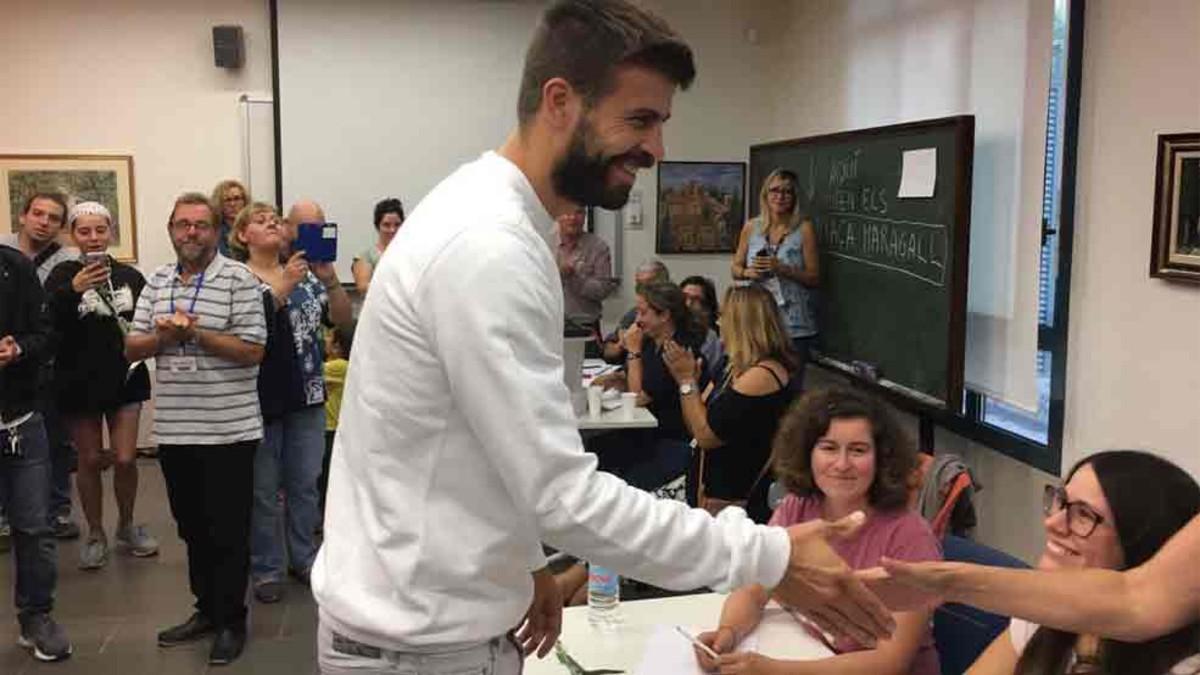 Gerard Piqué, en el momento de votar