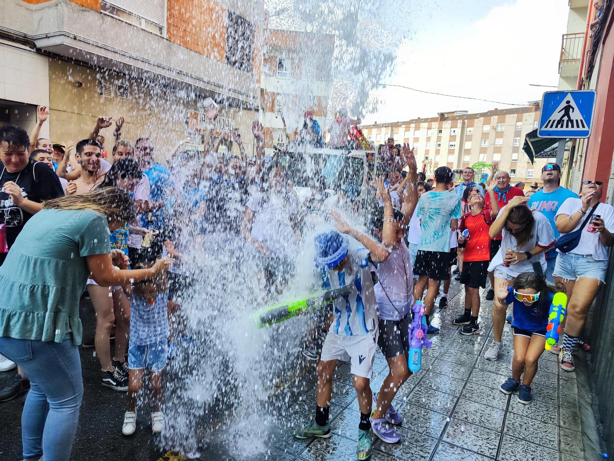 Grado se remoja por Santiago y Santa Ana