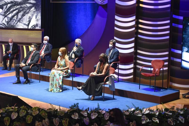 Acto de entrega de honores y distinciones del Cabildo.