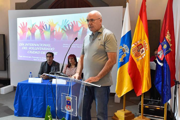 Entrega distinciones por el día del voluntariado