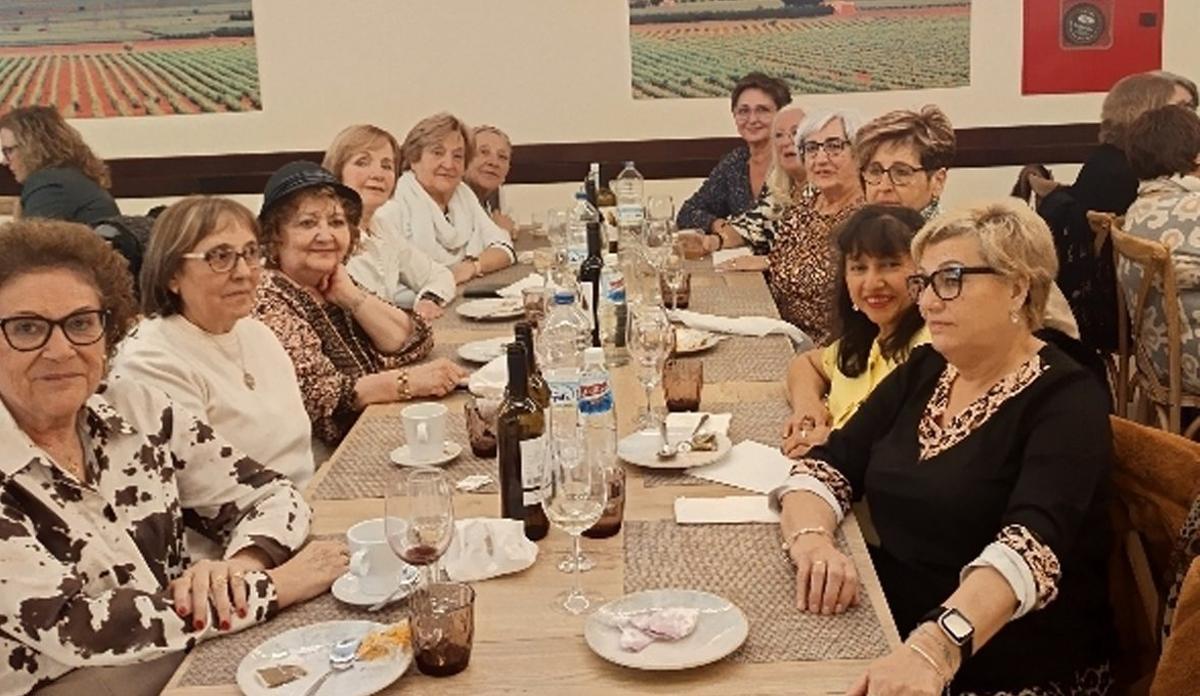 La asociación La Garnacha de Cariñena celebró Santa Águeda con una comida. | SERVICIO ESPECIAL