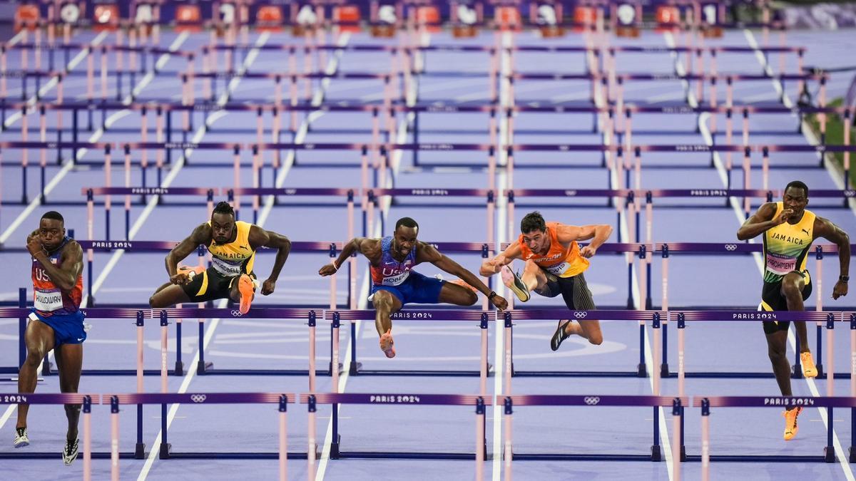 Llopis, segundo por la derecha, en la final olímpica de los 110 m. v. del pasado agosto en París