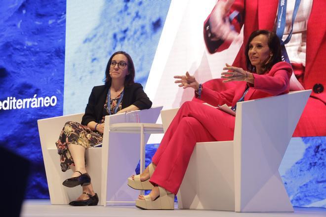 De izquierda a derecha, la directora de la red de contenidos de Prensa Ibérica, Gemma Robles, y la presidenta de Redeia, Beatriz Corredor.