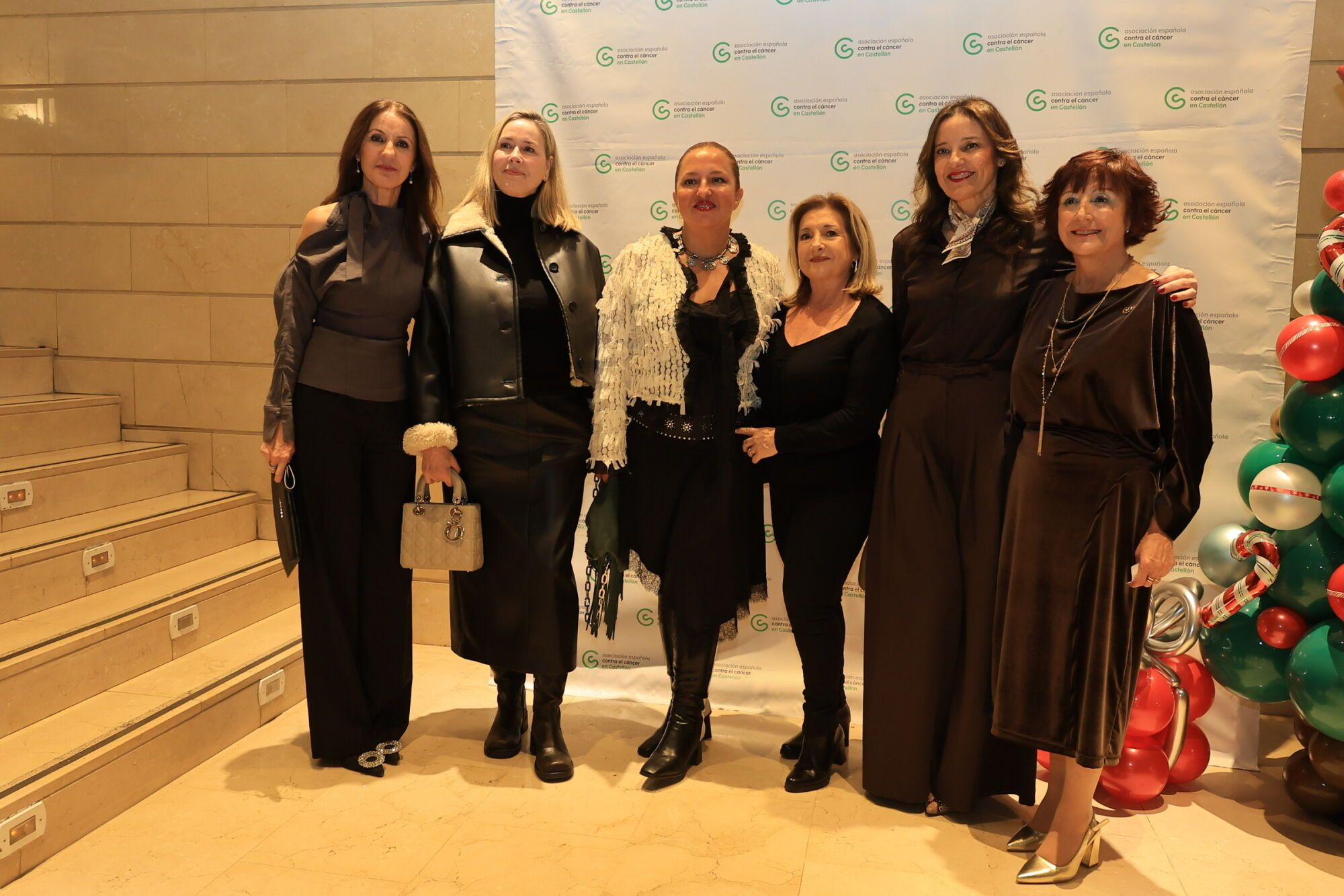 La AECC rinde homenaje al voluntariado en su tradicional cena solidaria