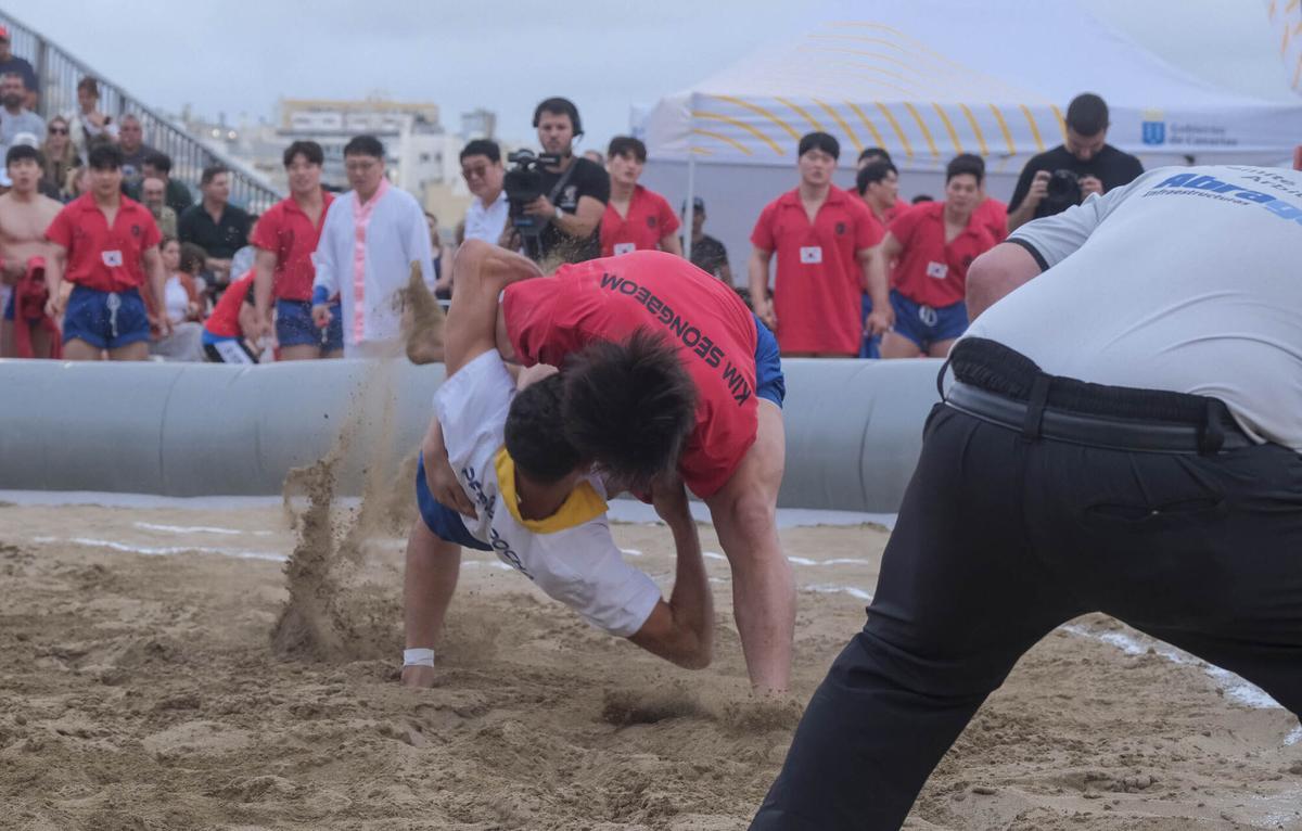 Lucha Canaria y Coreana en Las Canteras