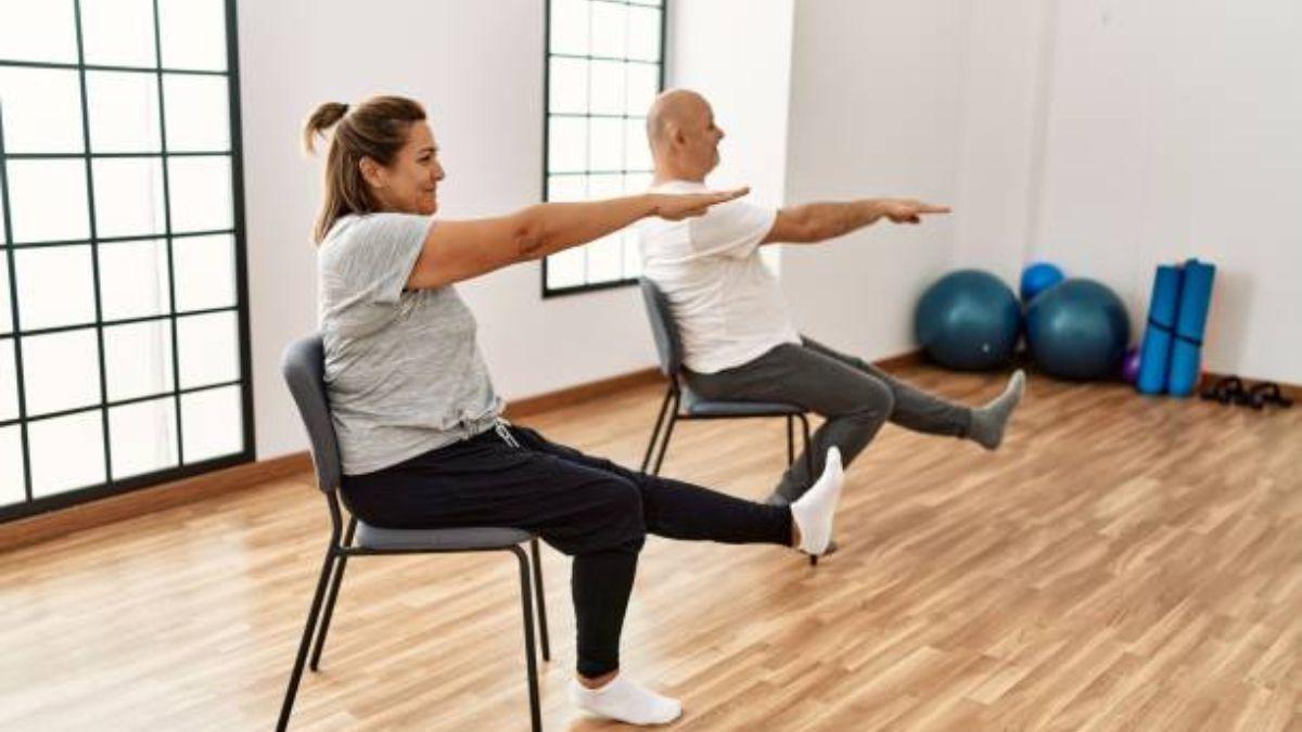 EJERCICIOS PARA ADELGAZAR EN CASA: El ejercicio que los expertos  recomiendan hacer en casa para perder peso: solo necesitarás una silla