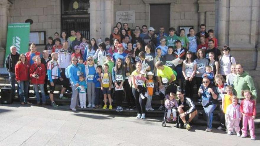 Los participantes en la carrera solidaria de orientación. // Iñaki Osorio