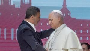 El actor Antonio Banderas, participa en el encuentro Tejer redes con el mundo de la cultura, la educación, la empresa y el deporte, junto al Papa León XIV, en el Movistar Arena, a 6 de junio de 2026, en Madrid.