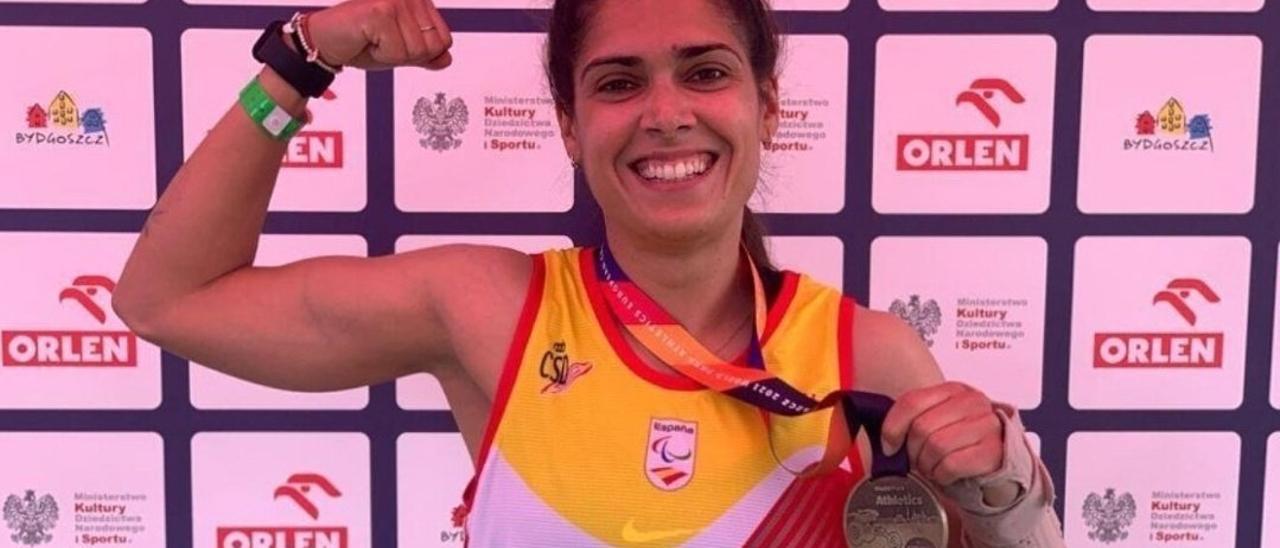 Míriam Martínez con la medalla