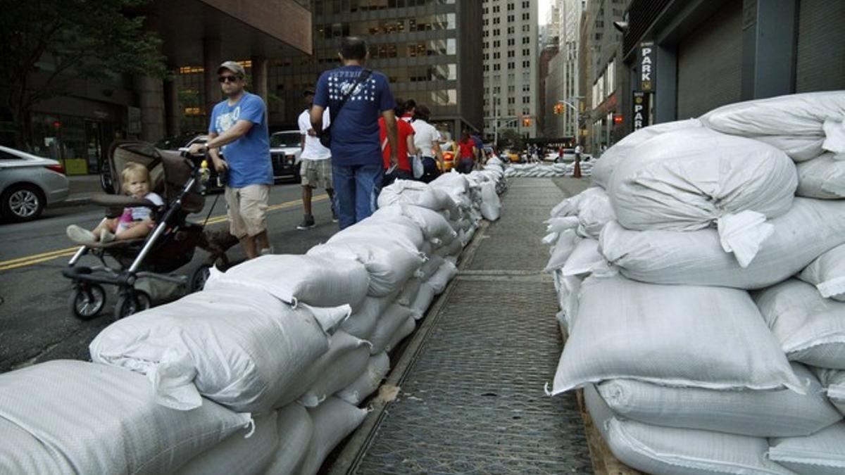 Sacos terreros colocados en Manhattan ante la previsión de inundaciones por el 'Irene'.