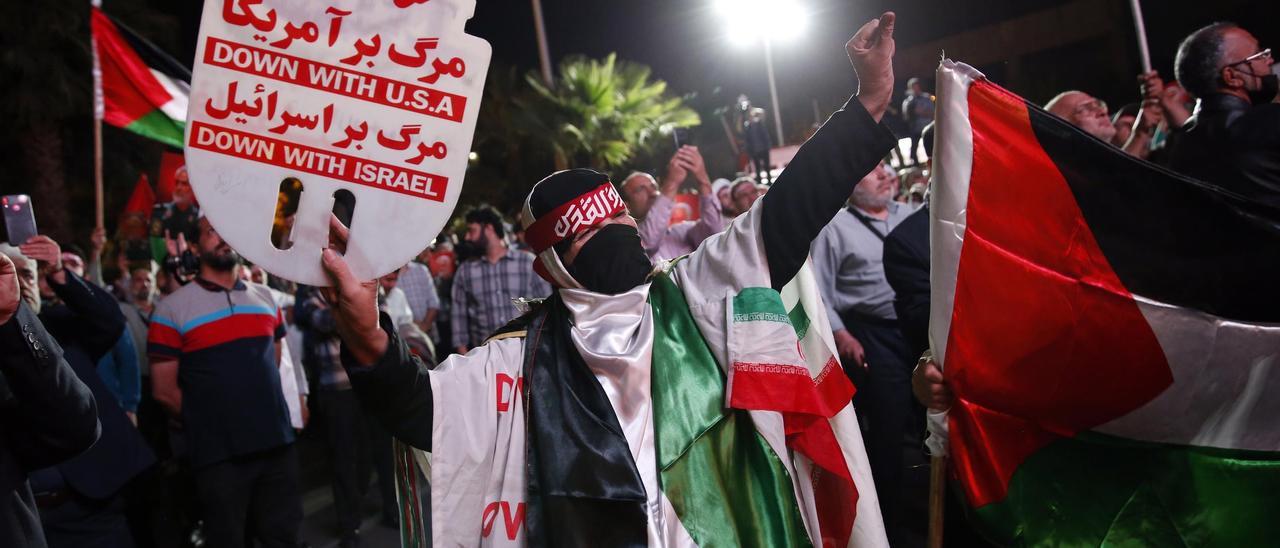Manifestación en apoyo al ataque de Hamás contra Israel, el pasado sábado en las calles de Teherán.