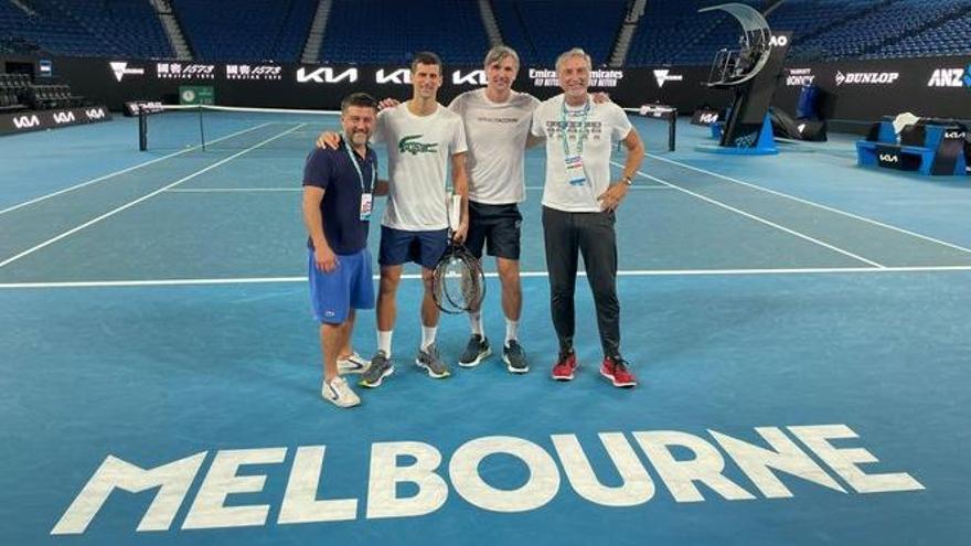 Djokivic junto a su equipo en Melbourne, hace unos días.