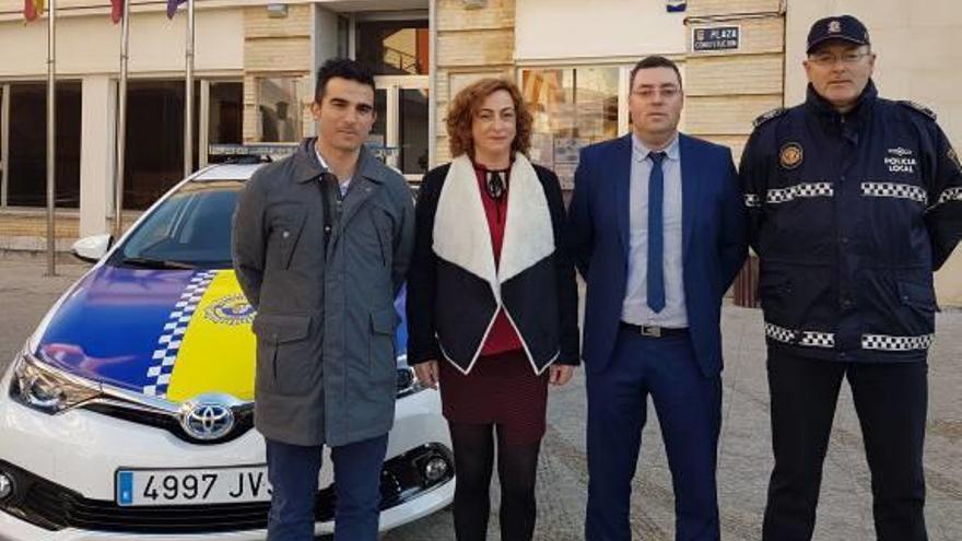 El Ayuntamiento adquiere un coche híbrido que permitirá reducir gastos