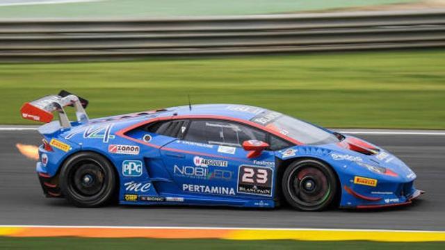Un Lamborghini rueda en Cheste