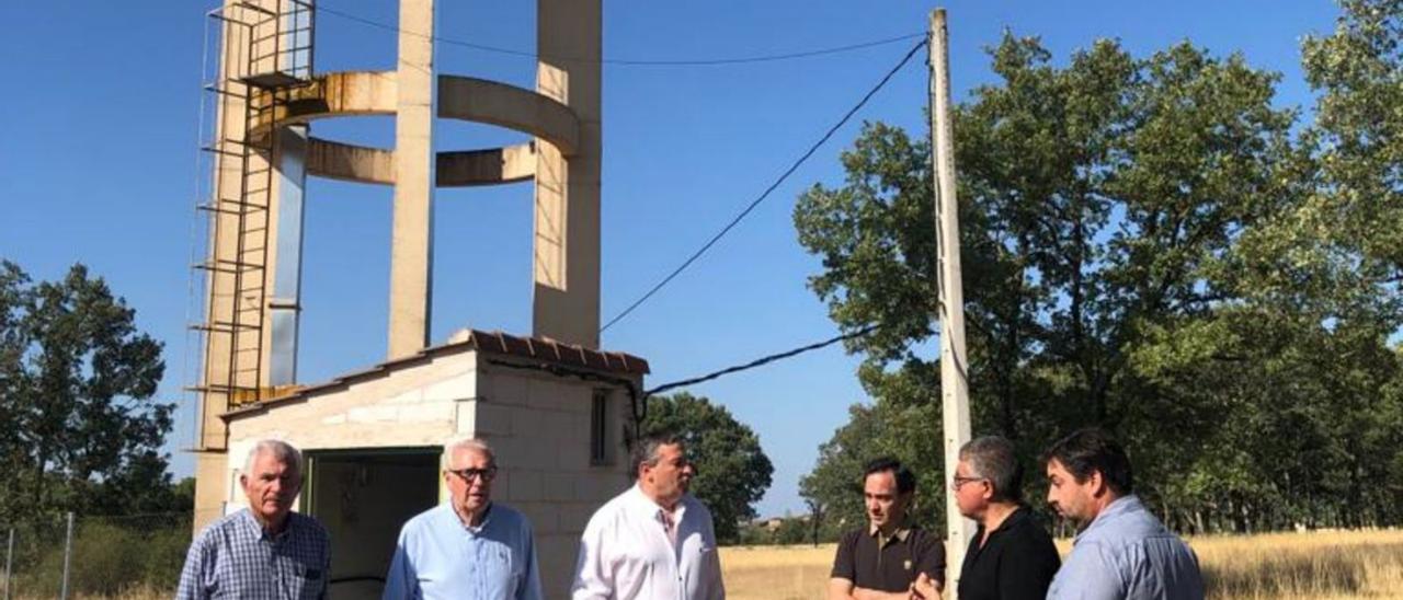 Visita ayer a las nuevas infraestructuras de abastecimiento en Vivinera. | Chany Sebastián